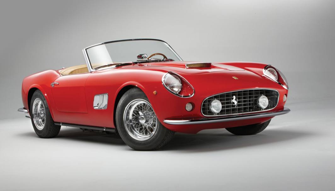 Ferrari 250 GT SWB California Spyder del 1961 aggiudicata per 15,180 milioni di dollari all&#39;asta di Gooding & Company a Pebble Beach